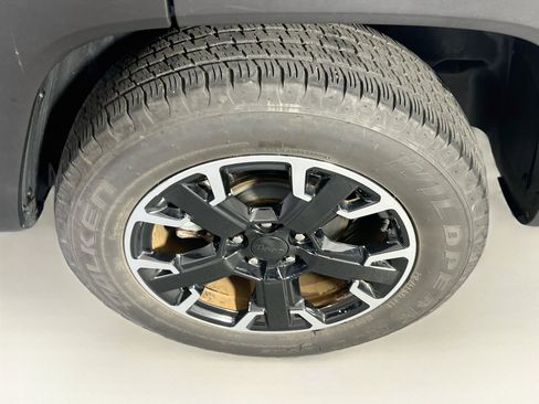 Used 2023 Jeep Renegade Latitude w/ Sun/Sound Group AWD/4WD image 30