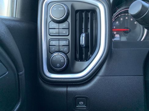 Used 2022 Chevrolet Silverado 1500 LT Trail Boss w/ Convenience Package II image 17