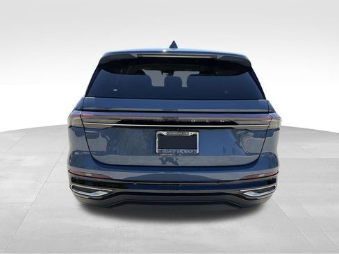 Used 2025 Lincoln Nautilus Premier AWD/4WD image 6