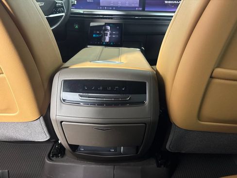 Used 2026 Cadillac Escalade Luxury w/ Touring Package AWD/4WD image 29