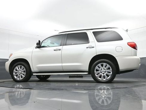 Used 2017 Toyota Sequoia Platinum AWD/4WD image 42