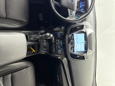 Used 2019 Ford Escape Titanium AWD/4WD image 25