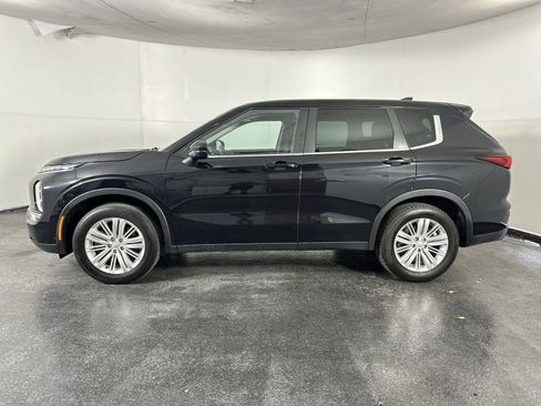 Used 2023 Mitsubishi Outlander ES image 8
