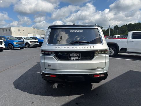 Used 2023 Jeep Grand Wagoneer Series III AWD/4WD image 6