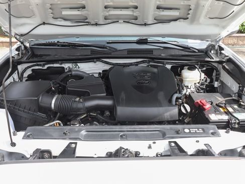 Used 2017 Toyota Tacoma TRD Pro AWD/4WD image 11