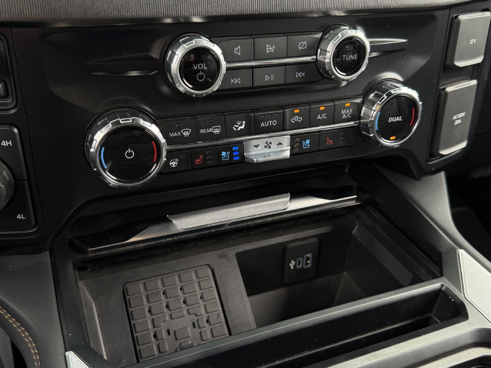 Used 2024 Ford F350 Platinum AWD/4WD image 23
