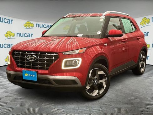 Used 2023 Hyundai Venue Limited image 3