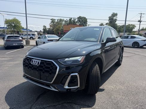 Used 2023 Audi Q5 2.0T Premium Plus w/ Premium Plus Package AWD/4WD image 2