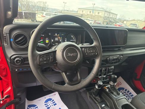 Used 2024 Jeep Wrangler Unlimited Rubicon 4xe AWD/4WD image 19