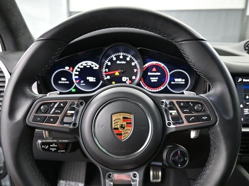 Used 2022 Porsche Cayenne Turbo image 12