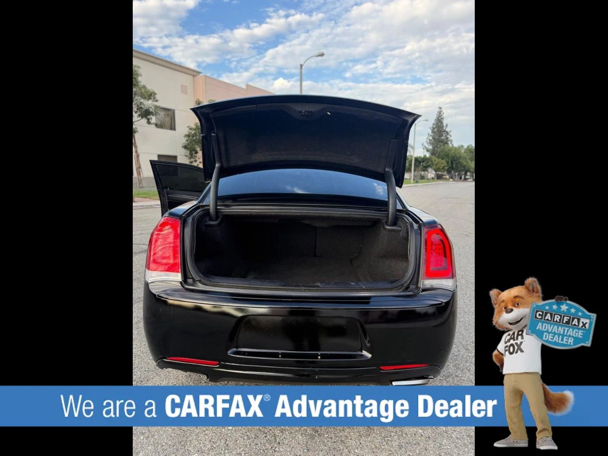 Used 2019 Chrysler 300 Touring RWD image 26