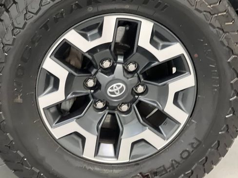 Used 2023 Toyota Tacoma TRD Off-Road w/ Technology Package AWD/4WD image 63