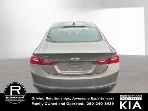 Used 2017 Chevrolet Malibu LT image 4