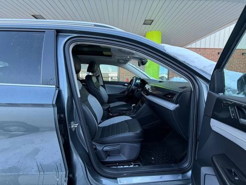 Used 2022 Volkswagen Taos SEL w/ Panoramic Sunroof Package AWD/4WD image 21