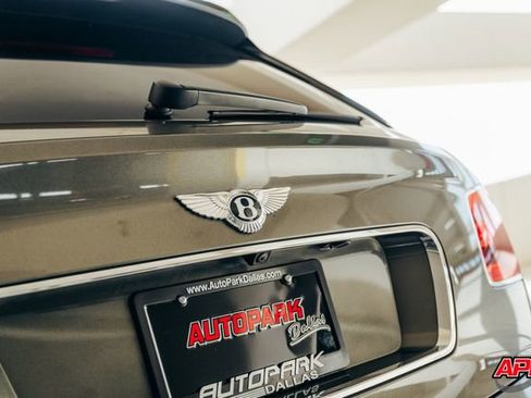 Used 2017 Bentley Bentayga image 37