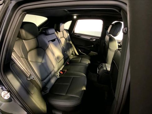 Used 2025 Porsche Macan image 23