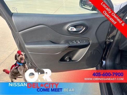 Used 2023 Jeep Cherokee Altitude Lux image 14