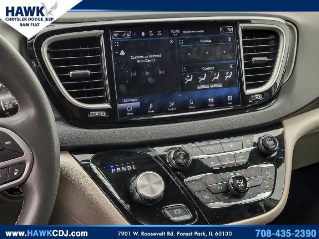 Used 2024 Chrysler Pacifica Touring-L FWD image 13