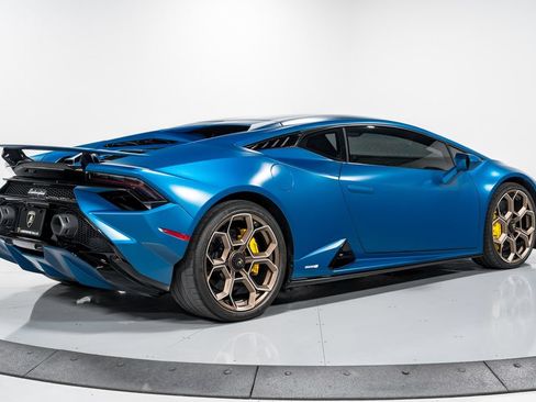 Used 2023 Lamborghini Huracan Tecnica RWD image 3