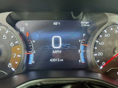 Used 2025 Jeep Compass Limited image 19