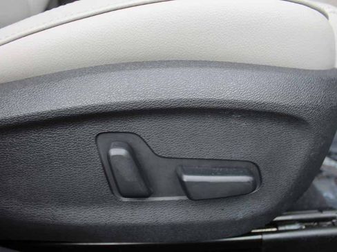 Used 2016 Hyundai Sonata Limited w/ Option Group 04 FWD image 33