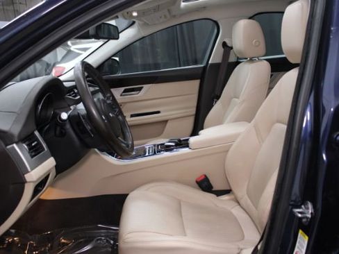 Used 2016 Jaguar XF Prestige image 13