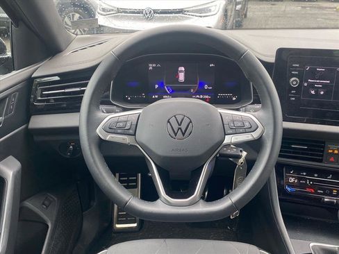 Used 2025 Volkswagen Jetta Sport FWD image 4
