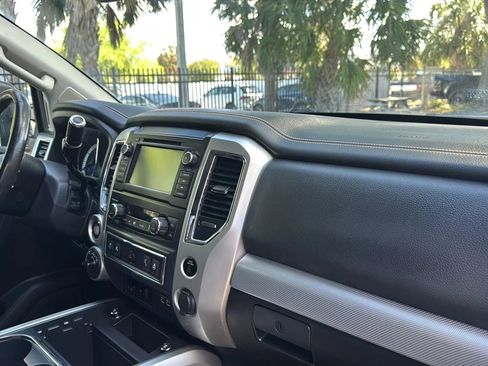Used 2019 Nissan Titan PRO-4X w/ Pro-4x Convenience Package image 9