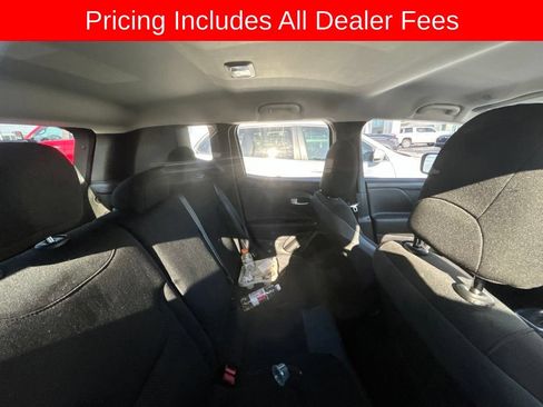Used 2023 Jeep Renegade Altitude AWD/4WD image 4
