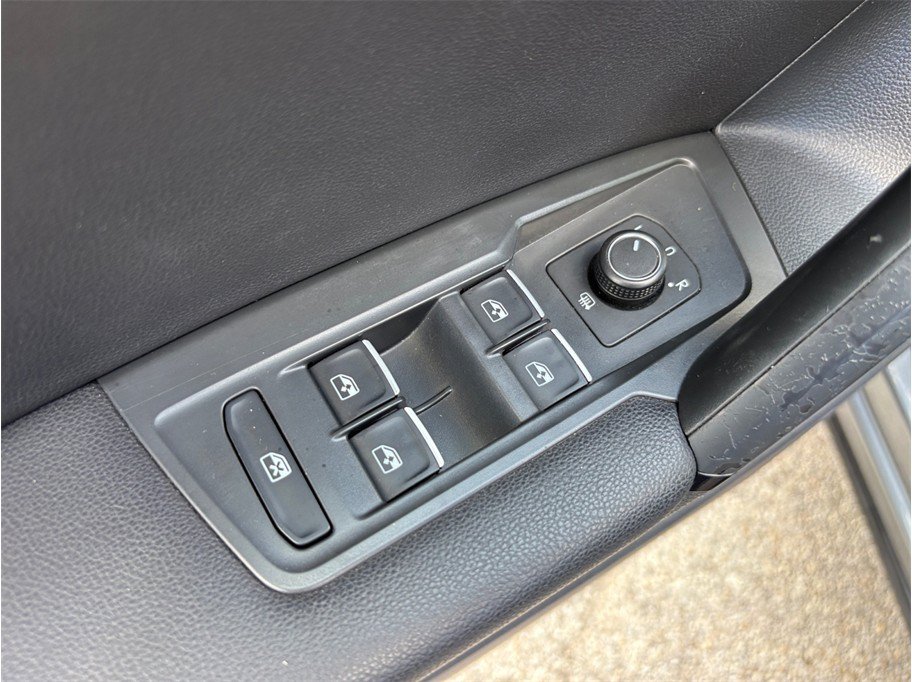 Used 2019 Volkswagen Tiguan SEL Premium R-Line FWD image 21