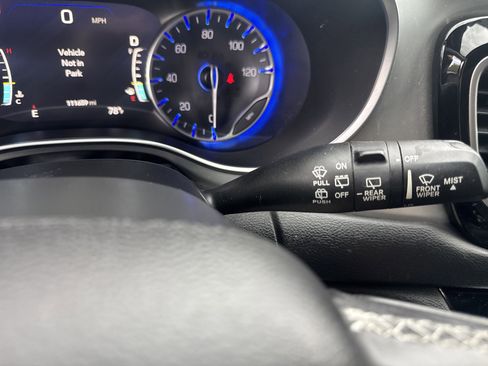 Used 2018 Chrysler Pacifica Touring-L Plus FWD image 27