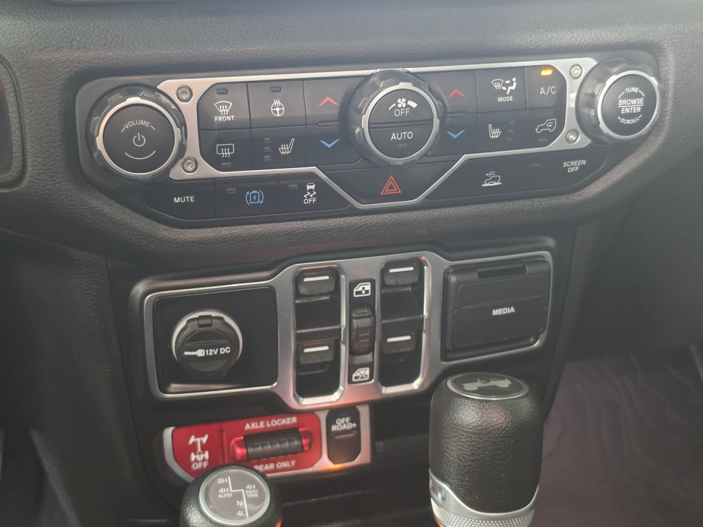 Used 2024 Jeep Wrangler Unlimited AWD/4WD image 19
