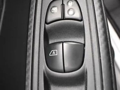 Used 2025 Nissan Versa SV image 20