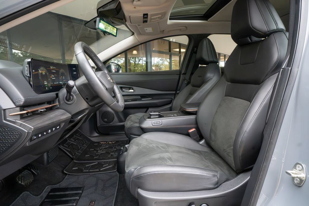 Used 2024 Nissan Ariya AWD image 8