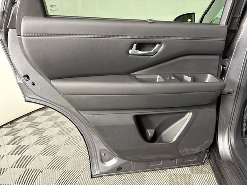 Used 2025 Nissan Pathfinder Platinum w/ Cargo Package image 21