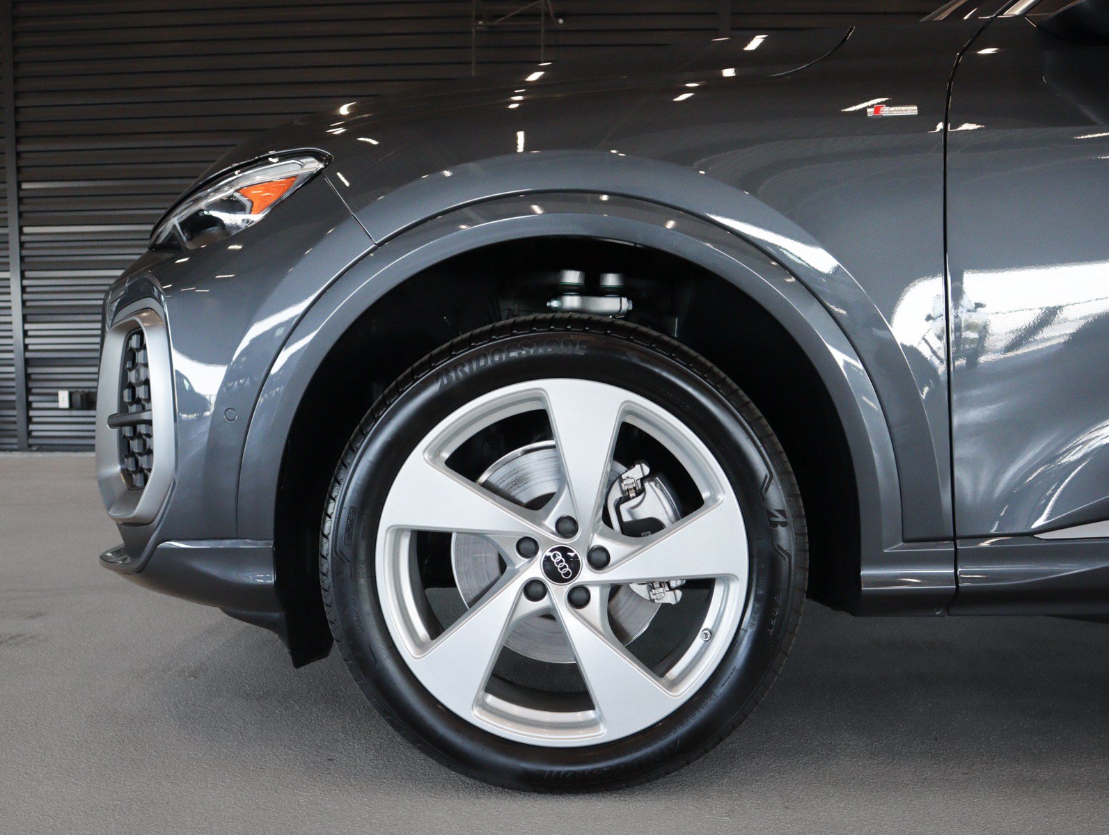 Used 2025 Audi Q5 Premium Plus w/ Premium Plus AWD/4WD image 5