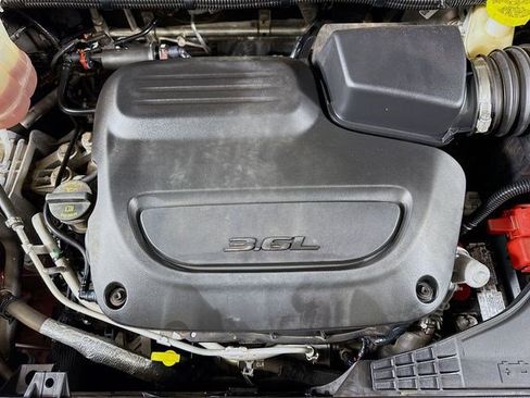 Used 2022 Chrysler Voyager LX FWD image 39