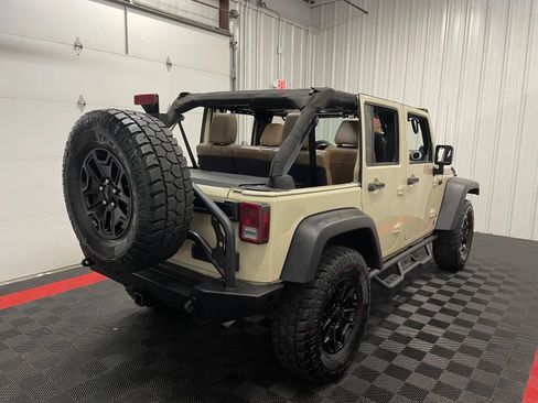 Used 2011 Jeep Wrangler Unlimited Rubicon w/ Connectivity Group AWD/4WD image 3
