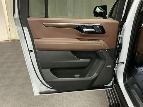 New 2026 Chevrolet Suburban High Country AWD/4WD image 32