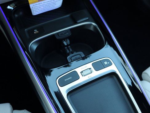 Used 2025 Mercedes-Benz GLB 250 image 44