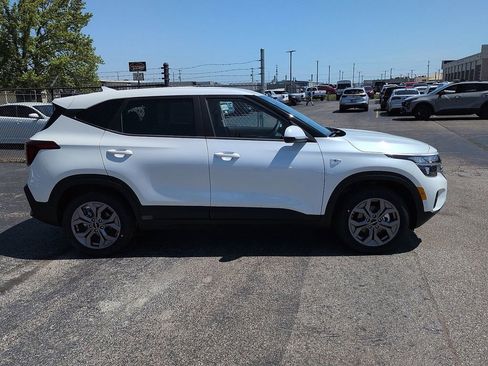 New 2026 Kia Seltos LX FWD image 2