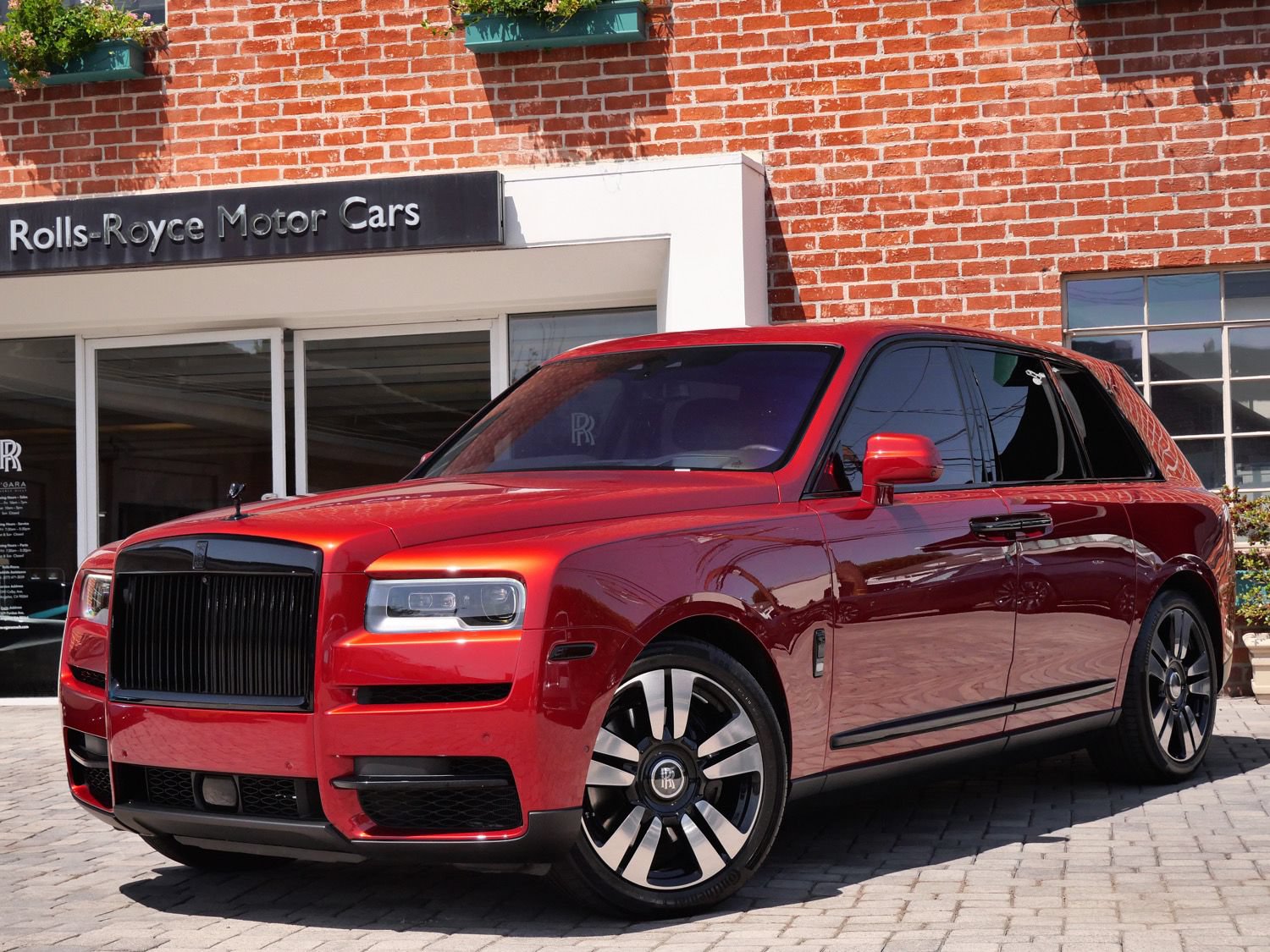 Used 2023 Rolls-Royce Cullinan AWD/4WD image 1