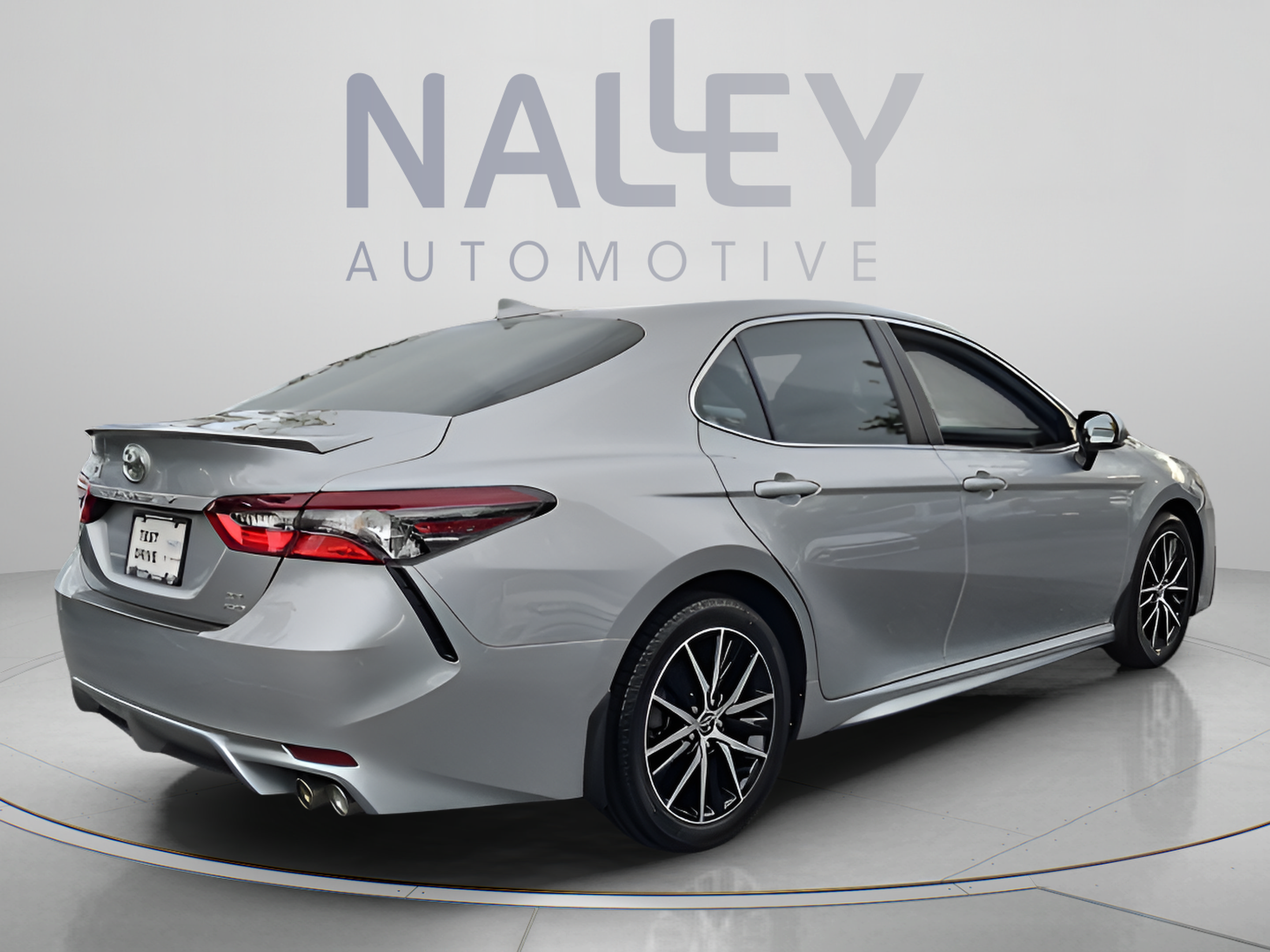 Used 2024 Toyota Camry SE AWD/4WD image 5