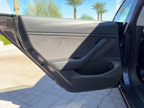 Used 2018 Tesla Model 3 Long Range image 15