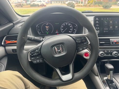 Used 2019 Honda Accord EX image 18