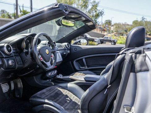 Used 2012 Ferrari California RWD image 28