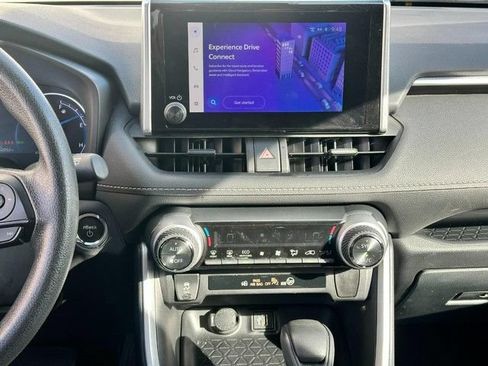 Used 2025 Toyota RAV4 XLE AWD/4WD image 17
