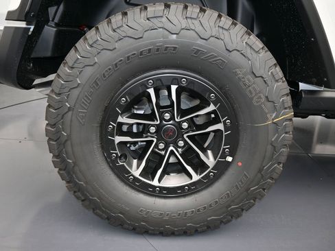 Used 2025 Jeep Wrangler Unlimited Rubicon image 37