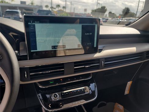 New 2026 Lincoln Corsair Premiere image 18