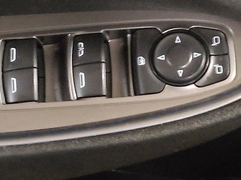 Used 2021 Chevrolet Malibu LT FWD image 27